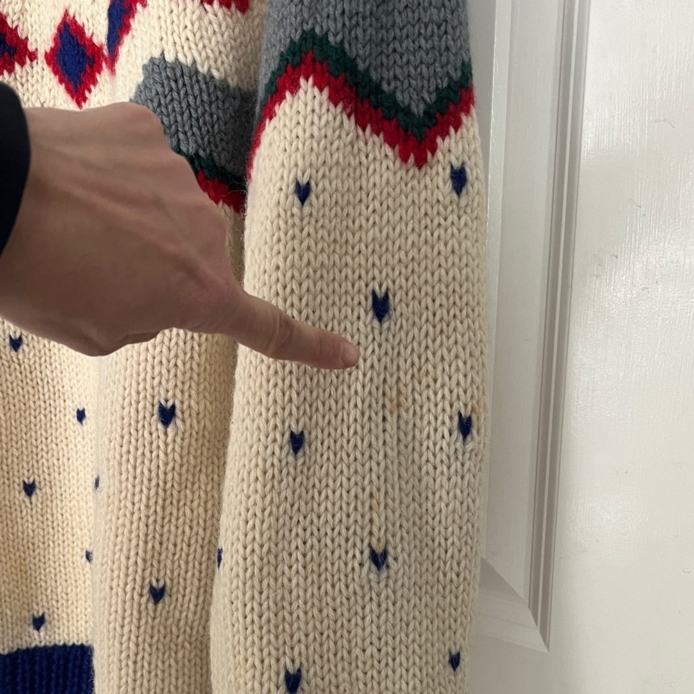 Vintage fair isle hand knit wool Crewneck Sweater Sz Large, cream, blue,red - Picture 12 of 12